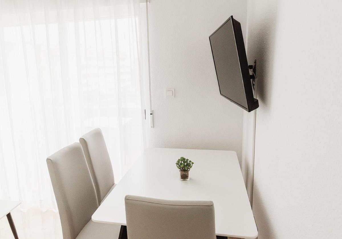 Una televisión o centro de entretenimiento en Nacavi Albir Aparthotel
