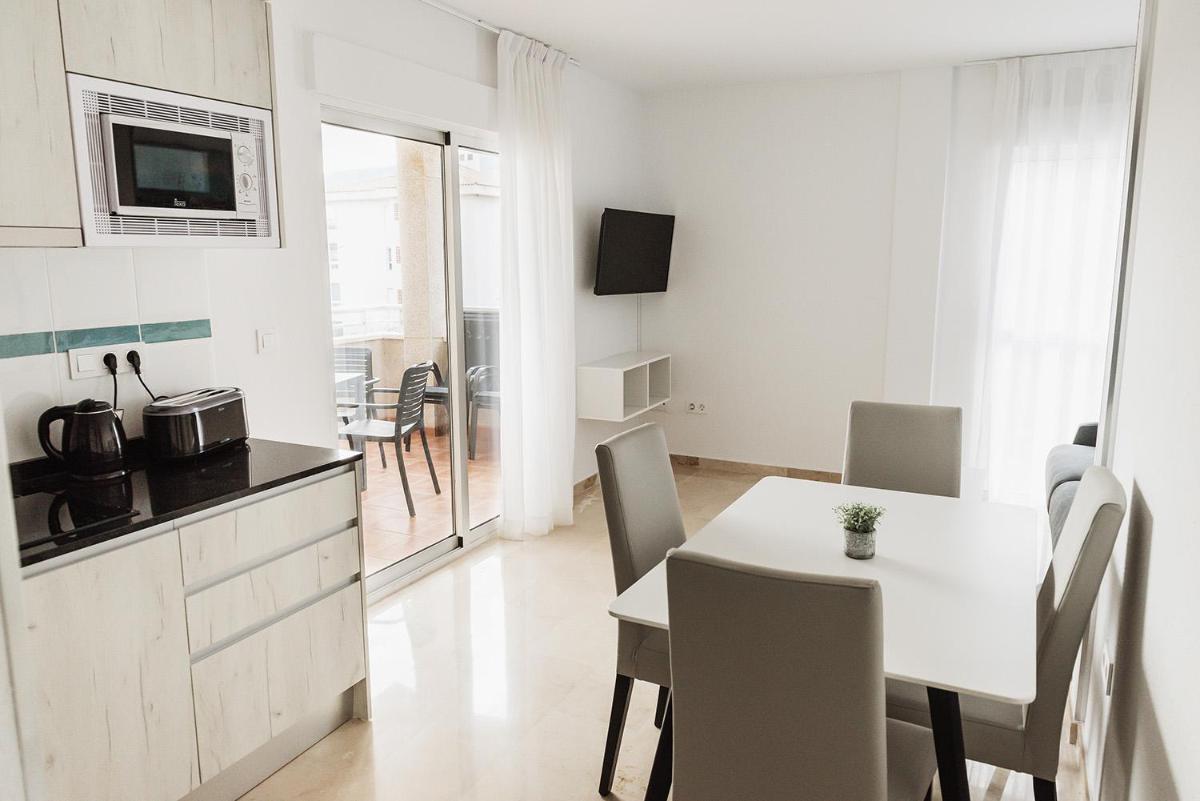 Una cocina o zona de cocina en Nacavi Albir Aparthotel