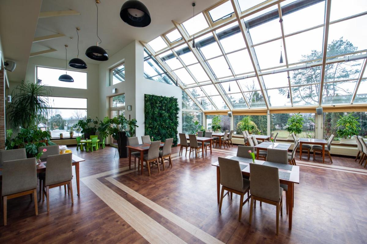 Hotel Ostaniec - Housity