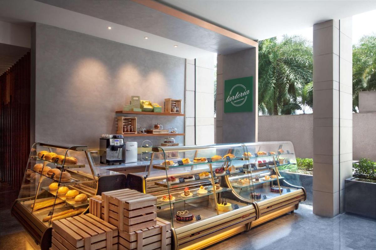 a store with a bunch of oranges on display at Hyatt Regency Amritsar Hotel & Spa in Amritsar