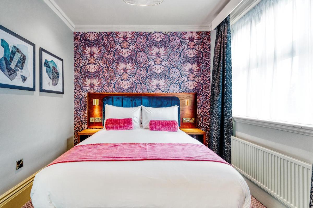 The Hand & Sceptre by Innkeeper's Collection - Housity