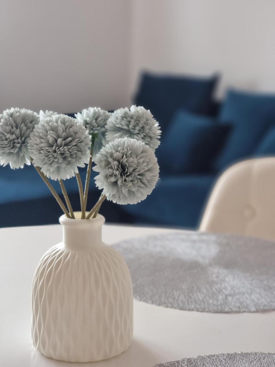 Modern & cozy apartment near hockey & football arena - Housity