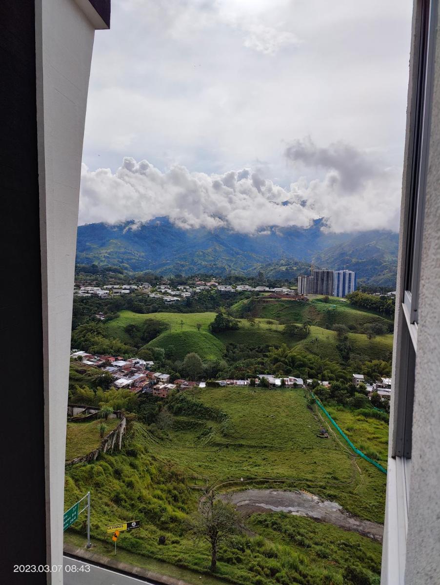 Apartamento en el norte con parqueadero y vista - Housity
