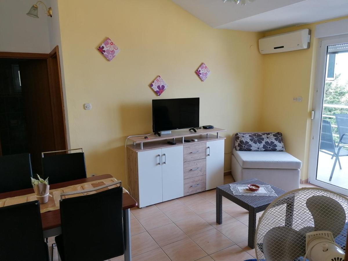 Apartments Smokvica - Housity