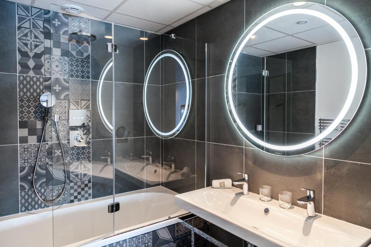 Salle de bains dans l'établissement Hôtel & Spa Villa Seren