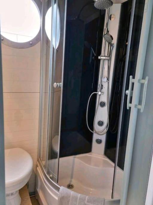 Hausboot STEHEND Grey Pearl - Housity