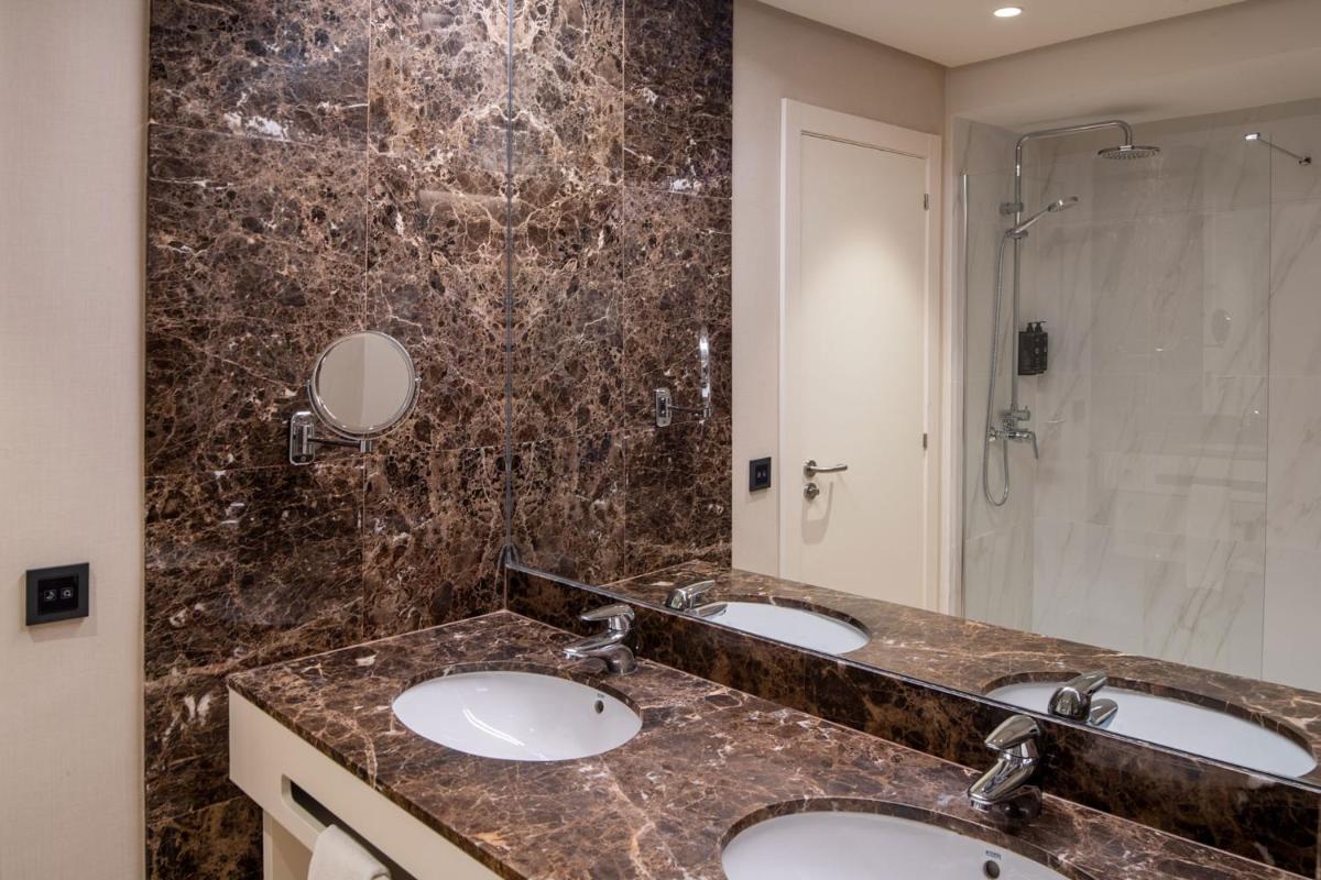 Un baño de Arrecife Gran Hotel & Spa