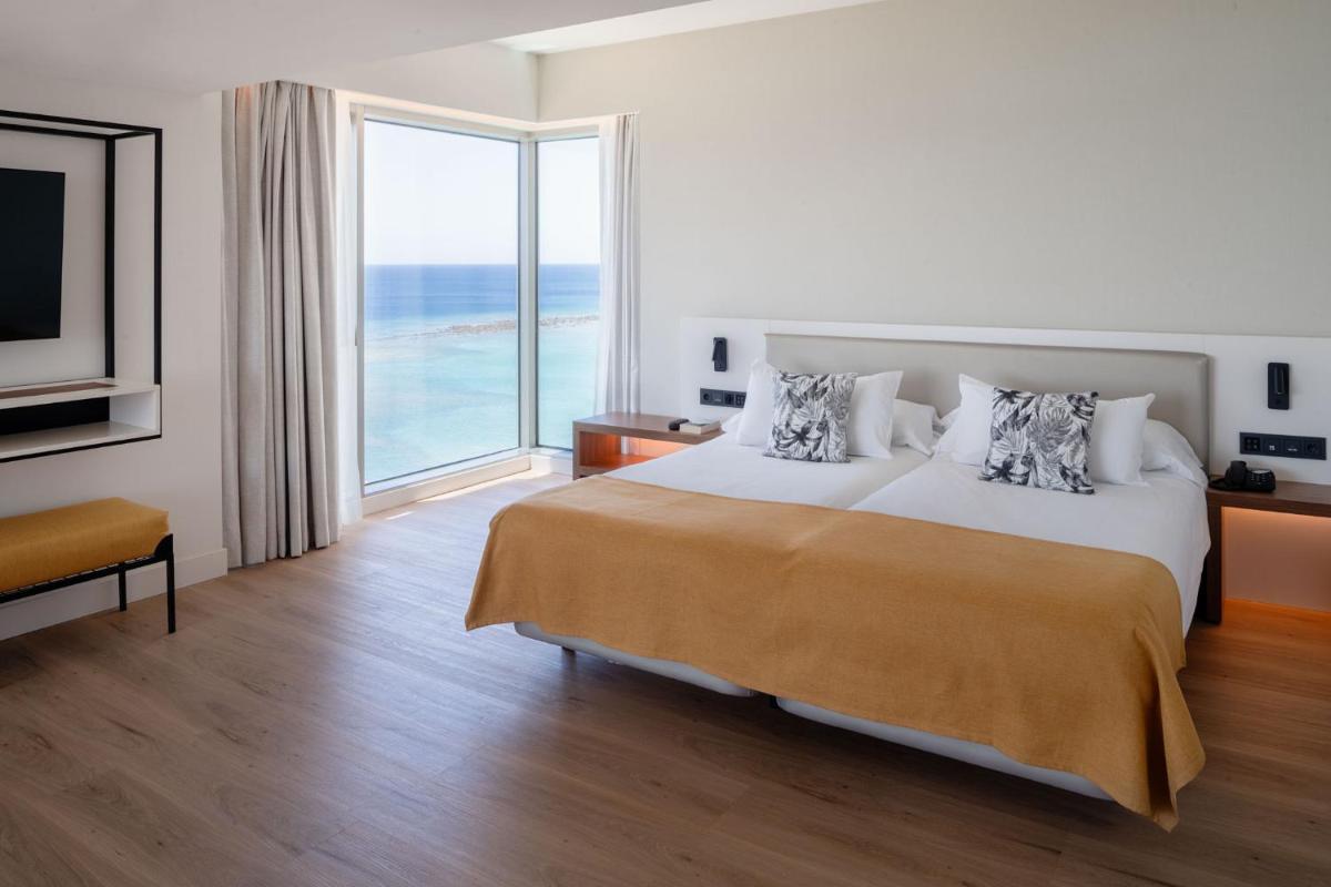 Cama o camas de una habitación en Arrecife Gran Hotel & Spa