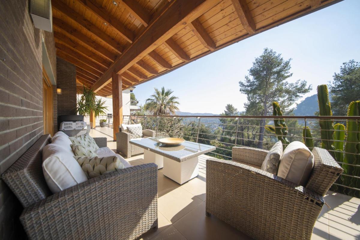 Catalunya Casas Infinity pool and views 20min to Barcelona - Housity