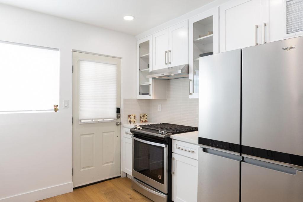 Universal Encino Studios - Housity