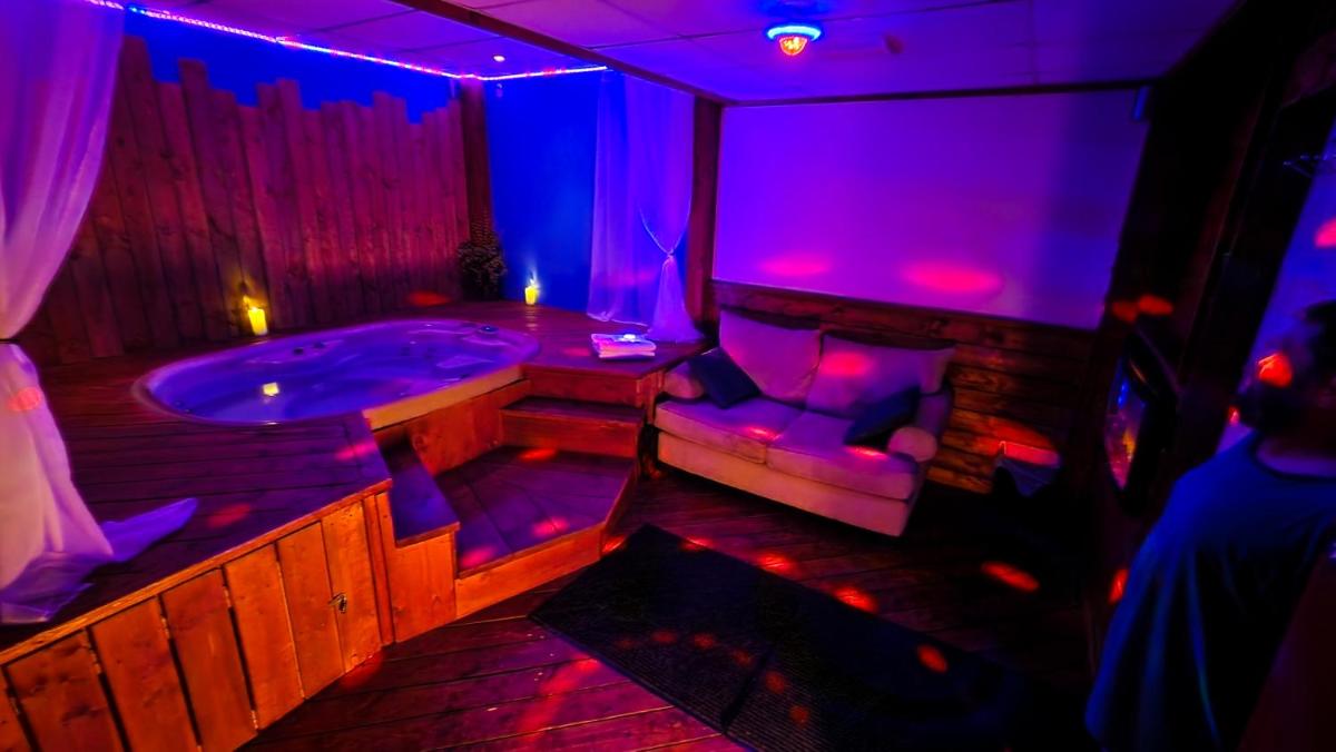 Petit studio très intime, avec spa intérieur au coeur de Shawinigan - Housity
