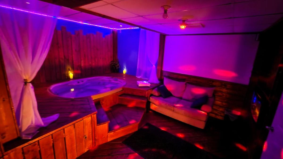 Petit studio très intime, avec spa intérieur au coeur de Shawinigan - Housity