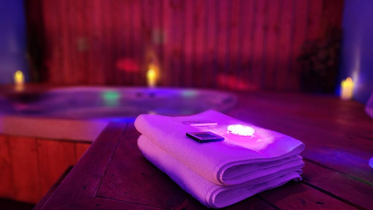 Petit studio très intime, avec spa intérieur au coeur de Shawinigan - Housity