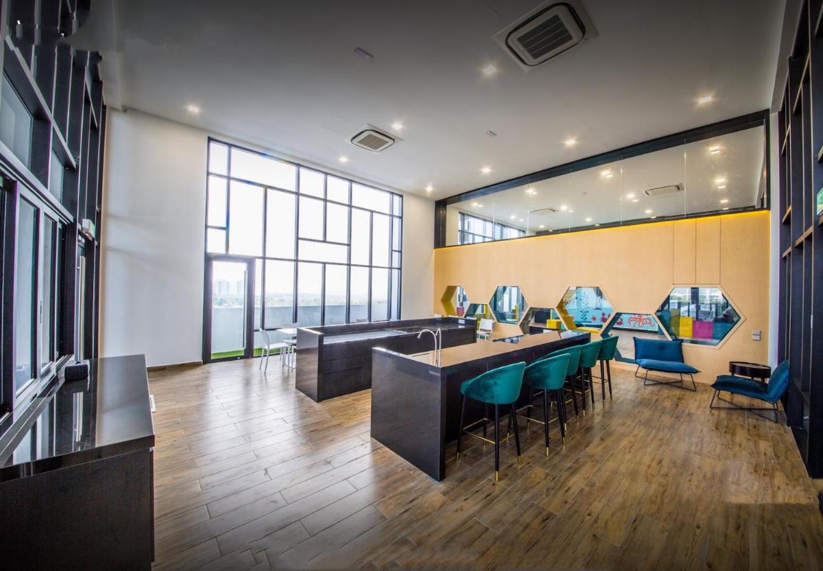 Duplex Town House at EcoBotanic Near Legoland with Netflix and KTV System - Housity