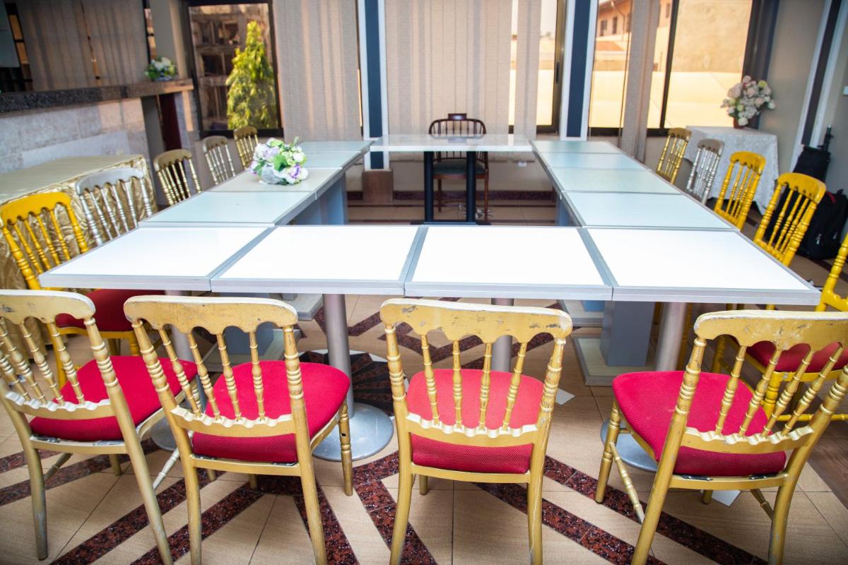 Hotel Le Kremlin Yaoundé - Housity