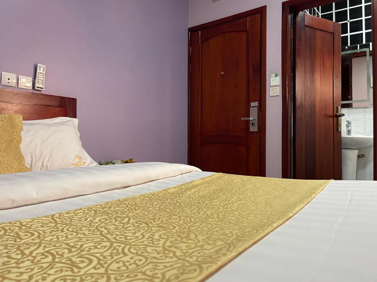 Hotel Le Kremlin Yaoundé - Housity