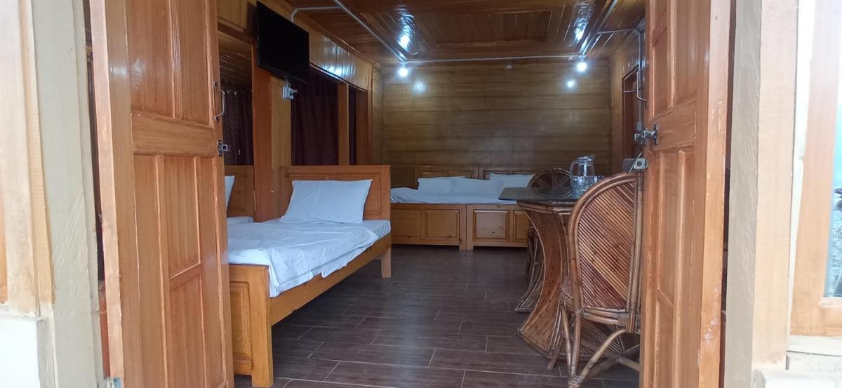 Adults Only! Kashmir Eagle Heights Cottage & Restaurant by LMC - Housity