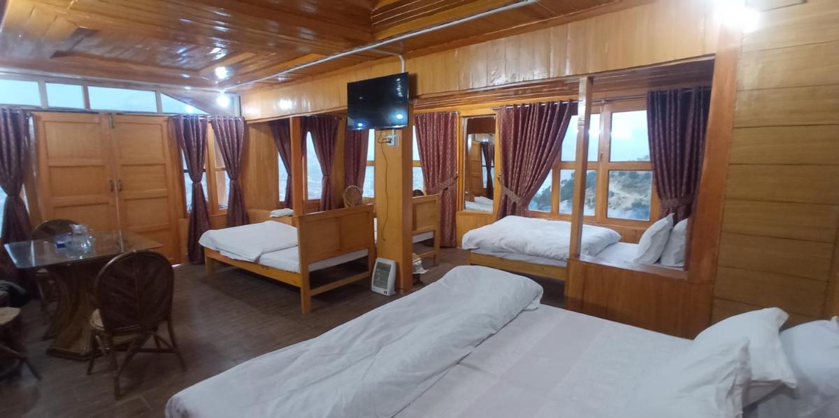 Adults Only! Kashmir Eagle Heights Cottage & Restaurant by LMC - Housity