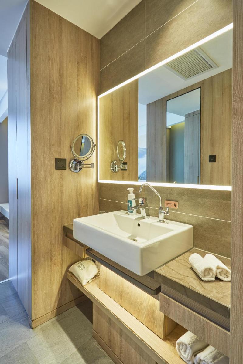 Suitetrails - Ningbo Tianyi Square Atour Hotel