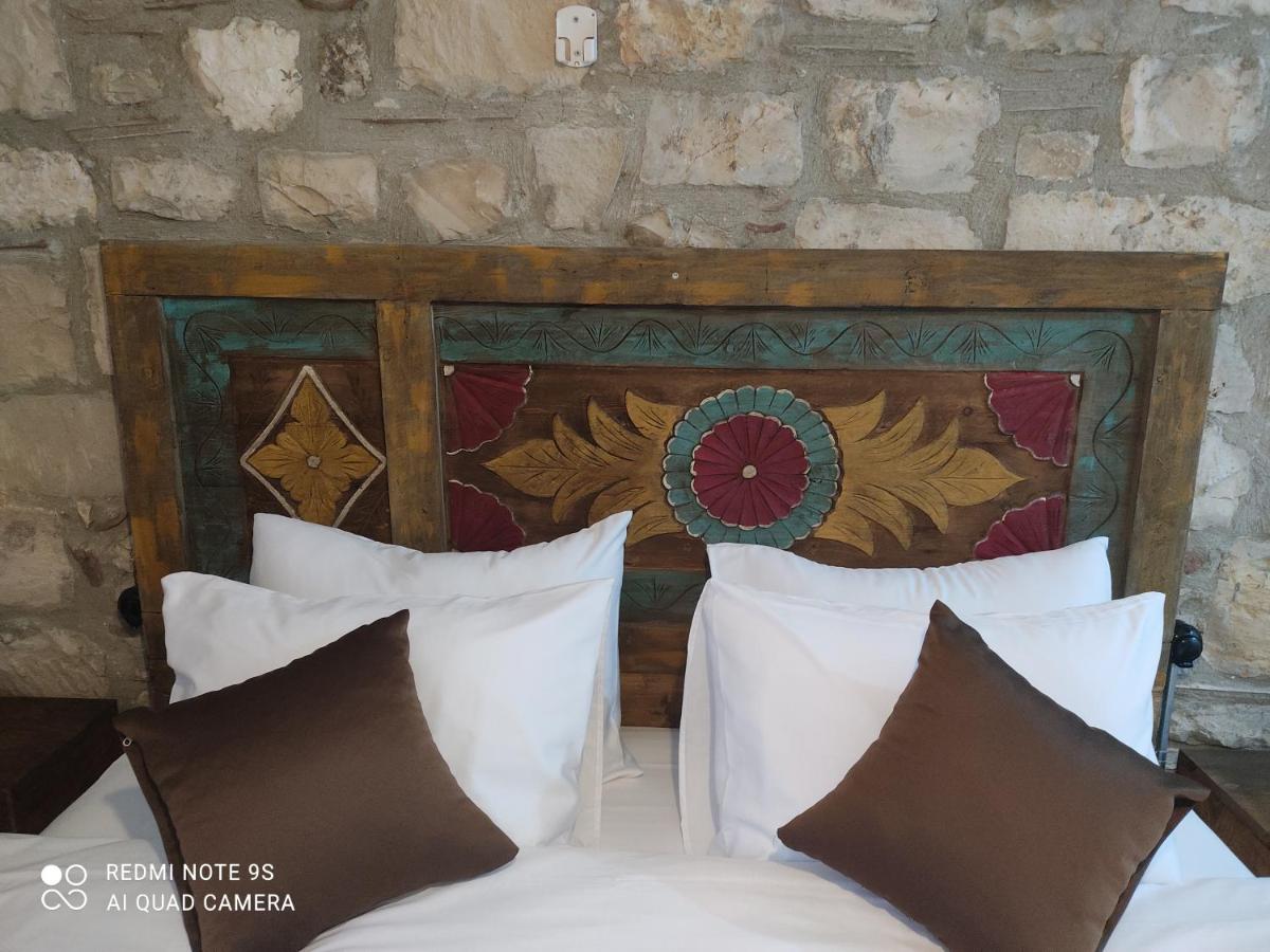 CHAKRA VOURLA HOTEL - Housity