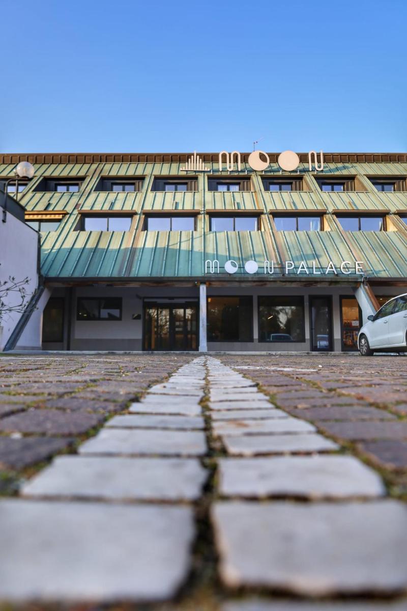 Moon Palace Hotel - Housity