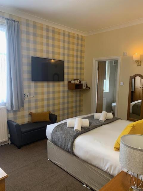 The Dickens Bar & Inn - Housity