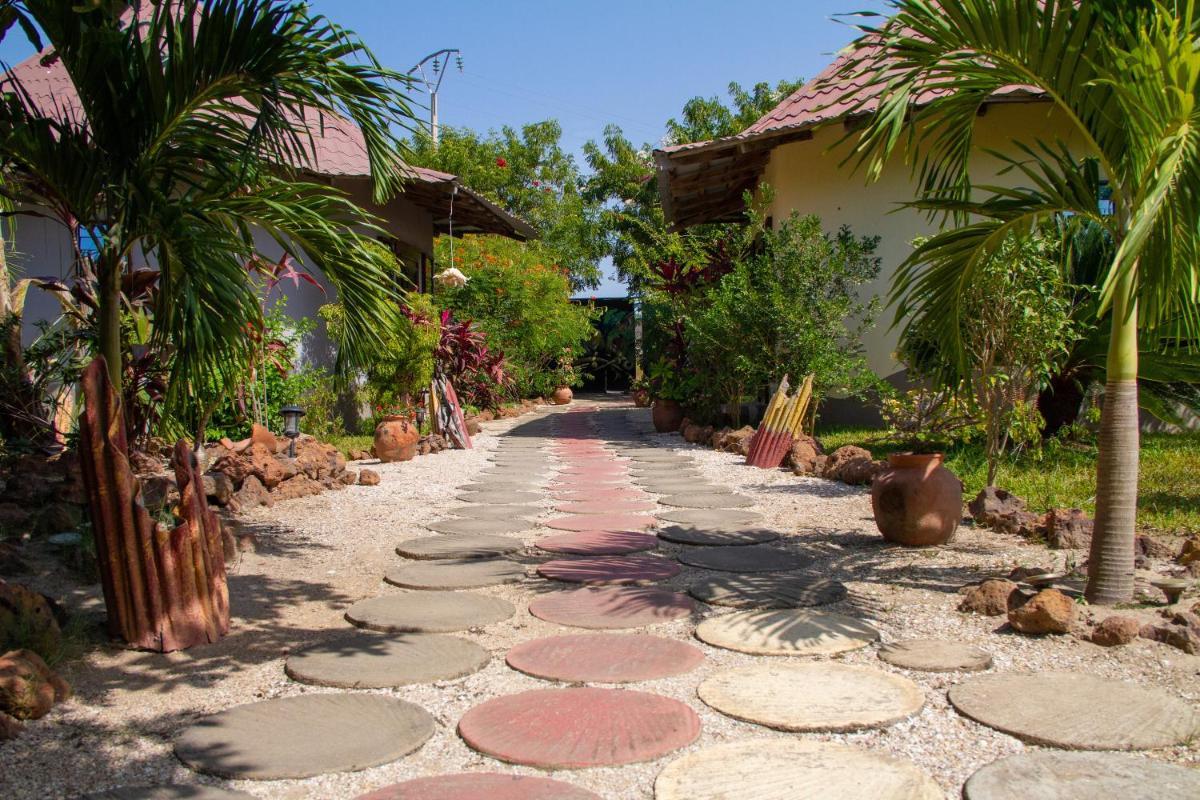 Mama Africa Art Residence & Art Center Gambia - Housity