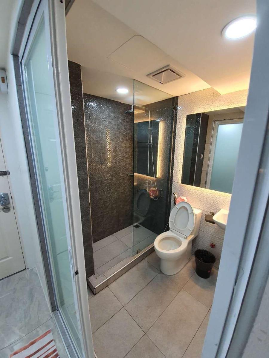 Burgundy McKinley Place Service Apartment - Housity