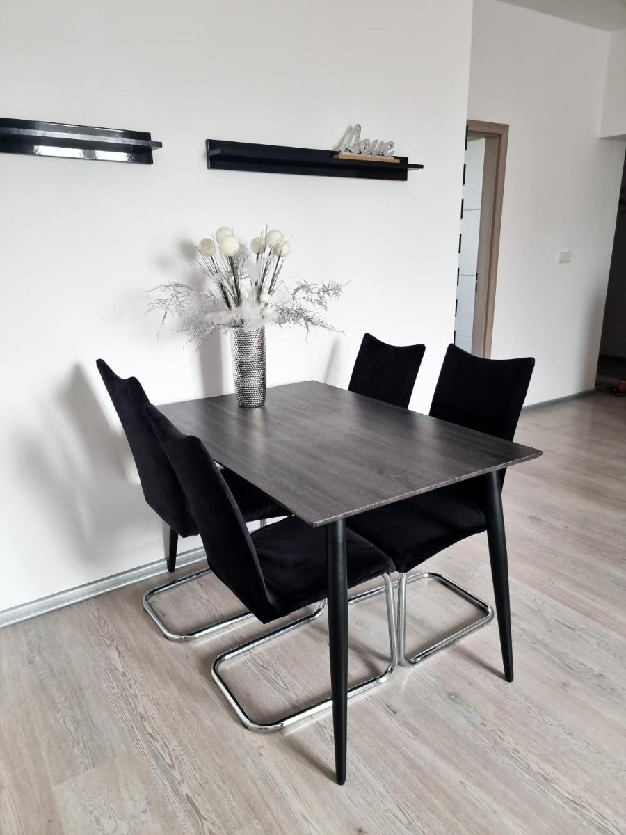 Spacious apartment near hockey and football arena - Housity