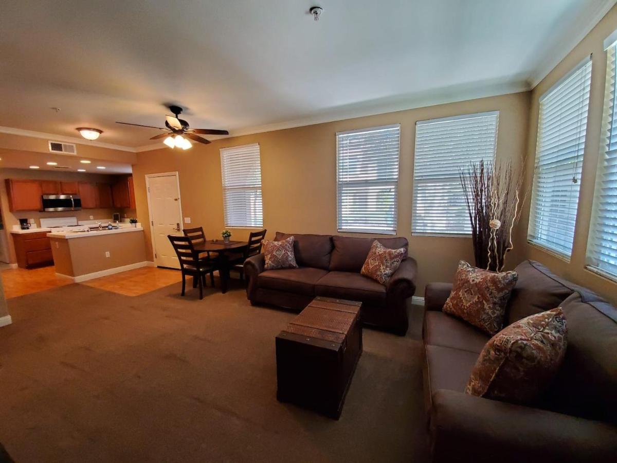 Exclusive Westlake Condo w/ Gym, Pool, Washer & Dryer In Unit & Private Garage - Housity