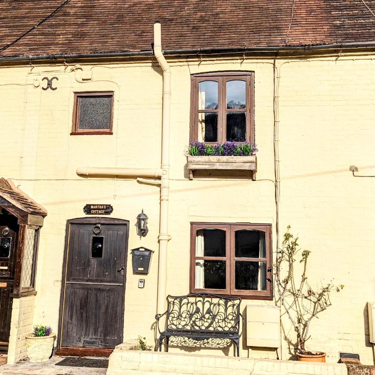 Martha's Cottage - Housity