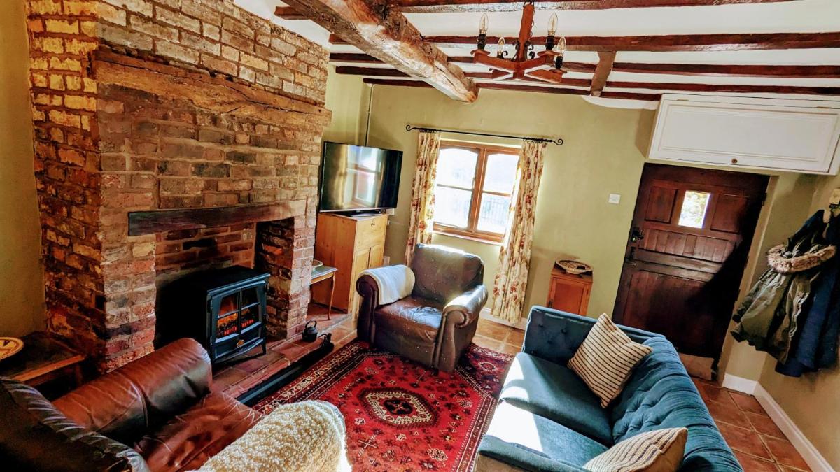 Martha's Cottage - Housity