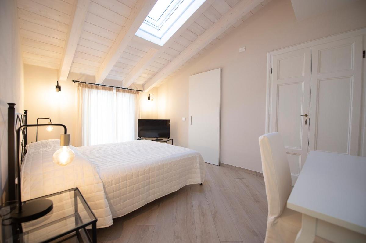 Villino Micol camere a due passi dal mare - Housity