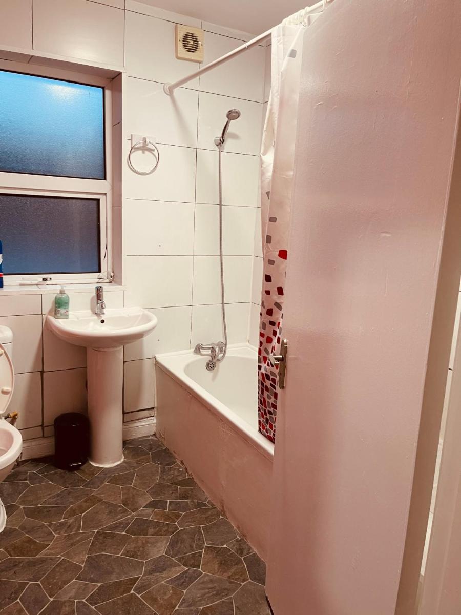 03 Bedroom Apartment-Self Check in - Housity