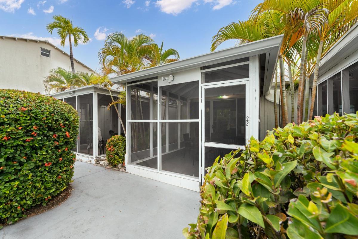 Suitetrails - Perfectly Located in the Heart of Seven Mile Beach apts
