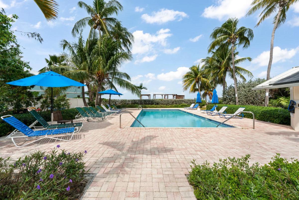 Suitetrails - Perfectly Located in the Heart of Seven Mile Beach apts