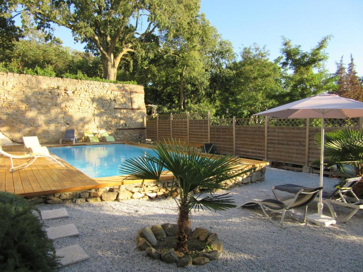 Piscine de l'établissement Logis Hôtel Château De Palaja ou située à proximité