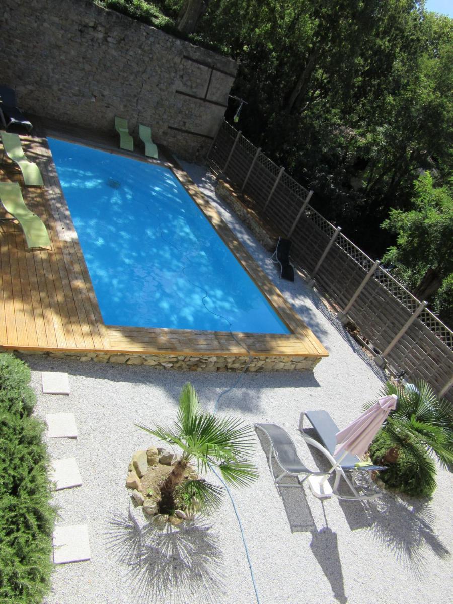 Piscine de l'établissement Logis Hôtel Château De Palaja ou située à proximité