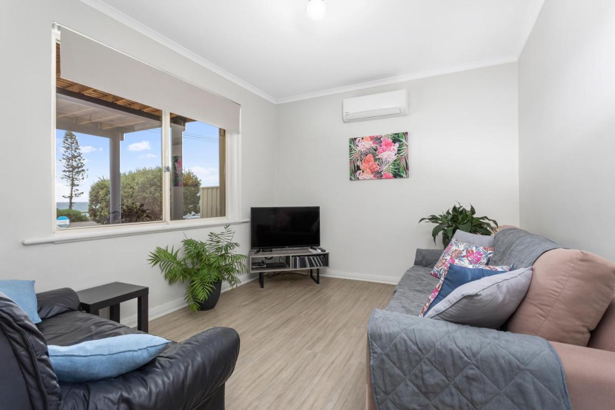 Beachside Escape on The Esplanade - Housity