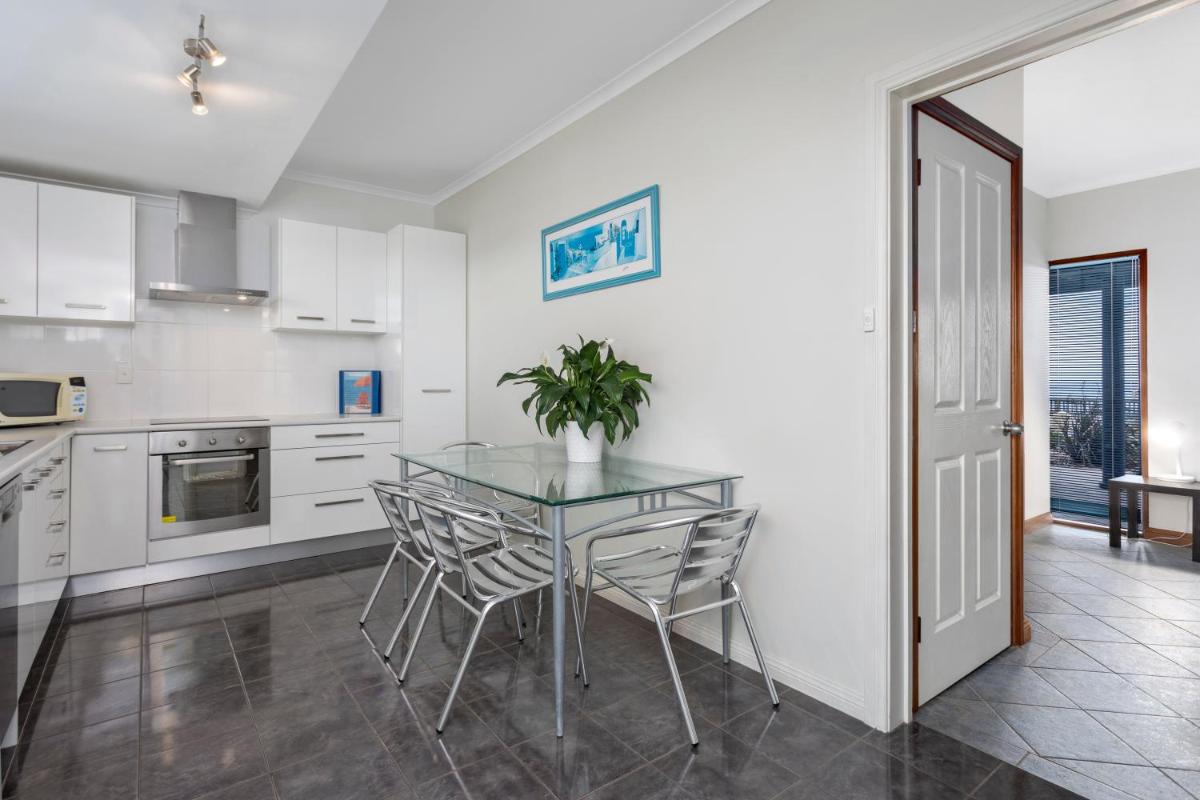 Beachside Escape on The Esplanade - Housity