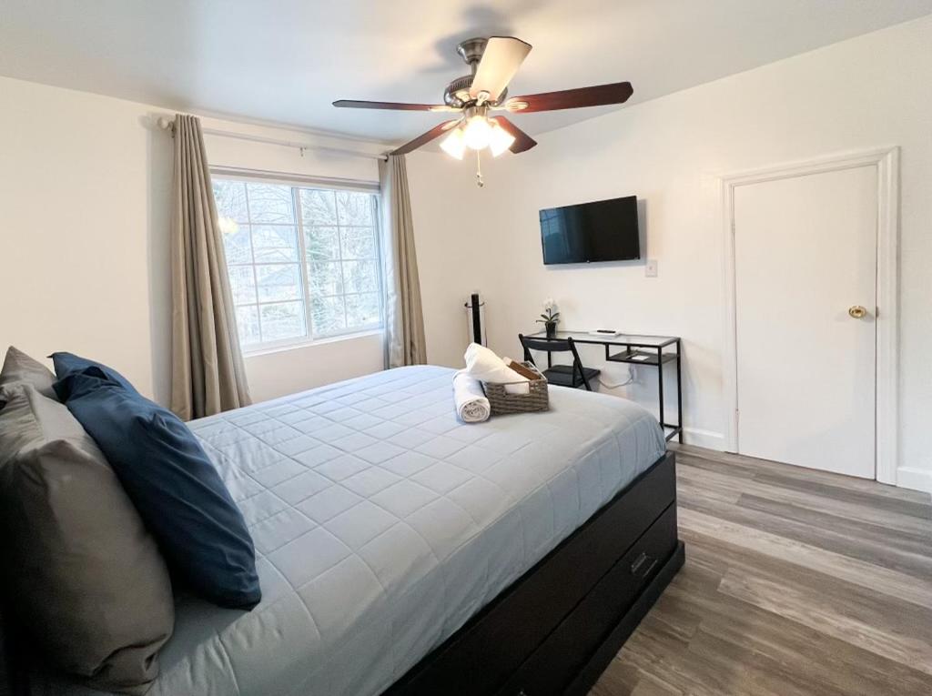 Cozy Queen bedroom feel like home!! - Housity