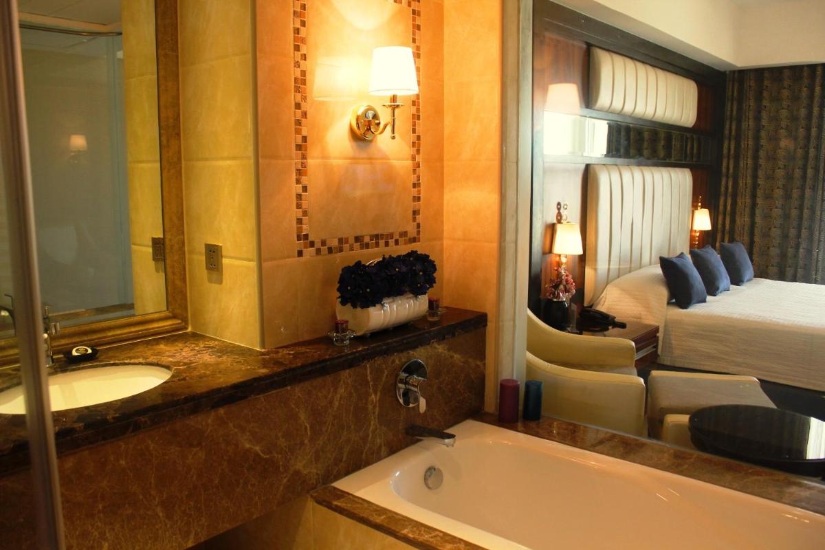 Central Park Tower Resort - Housity