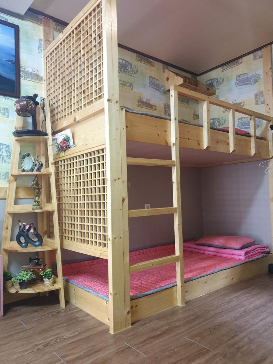 Sandeul Guesthouse - Housity