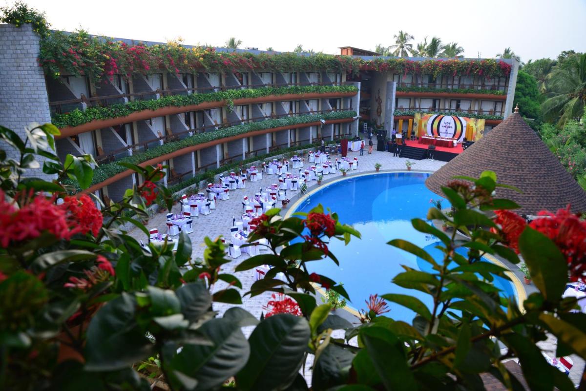 Uday Suites - The Airport Hotel - Housity