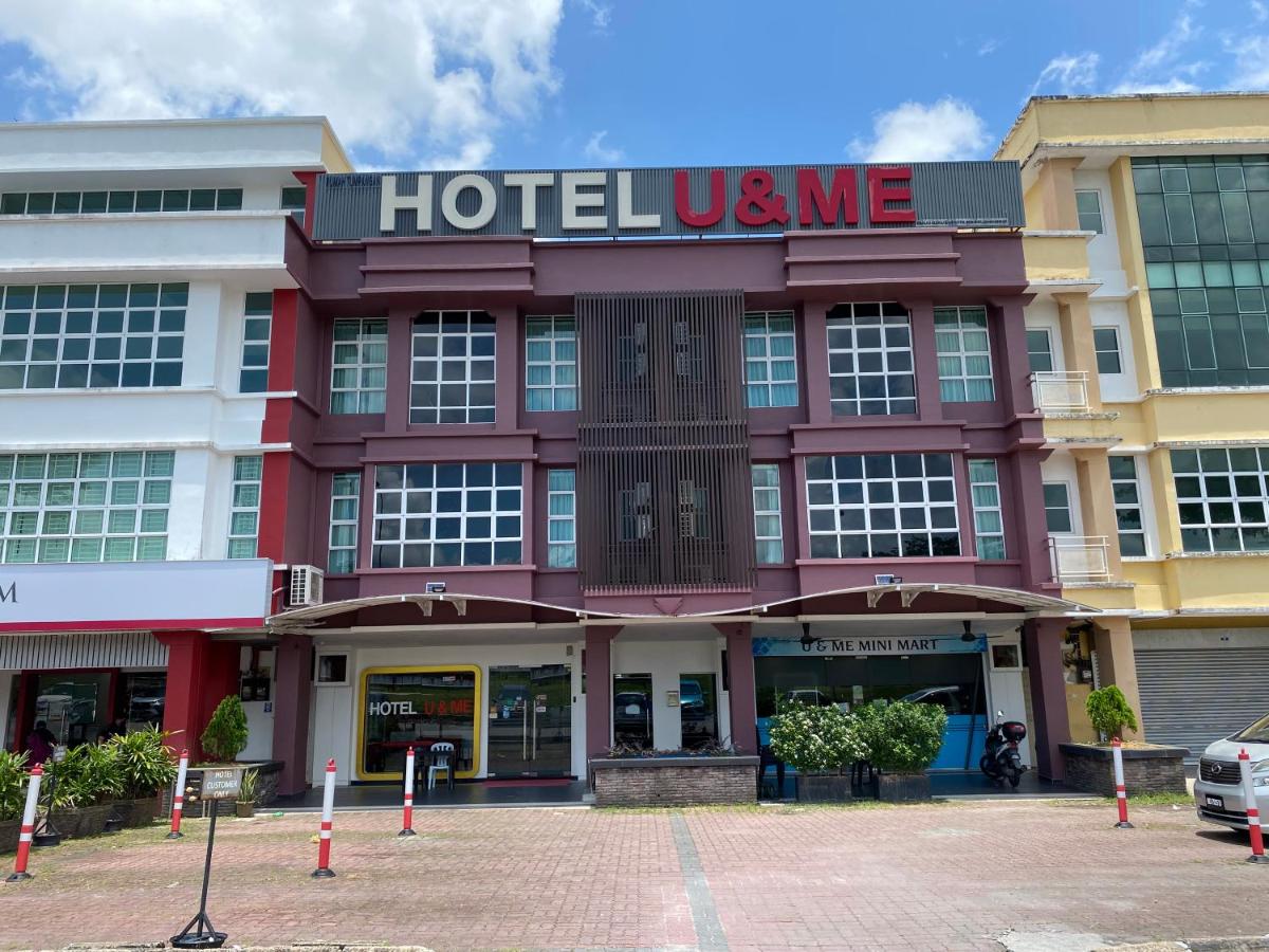 U and Me Hotel KULAI - Housity