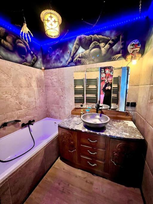Le Cirque Ensorcelé - Le Studio Maudit & Cosy - Housity