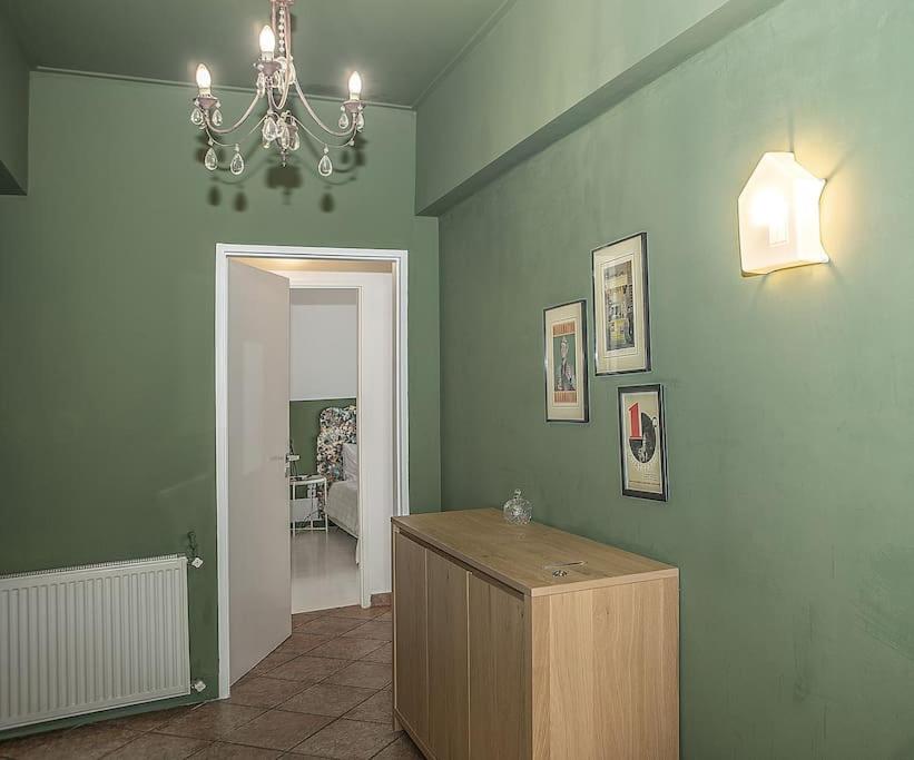 Vintage 3 bedroom flat in the heart of Athens City - Housity