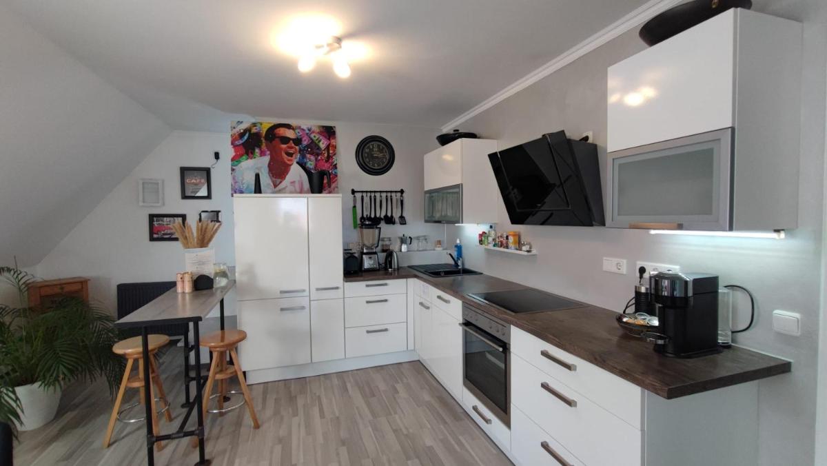 HOMELY STAY in a MODERN GREEN DREAM - Hizvo