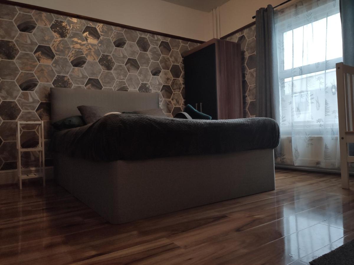 Bright Park Inn - Housity