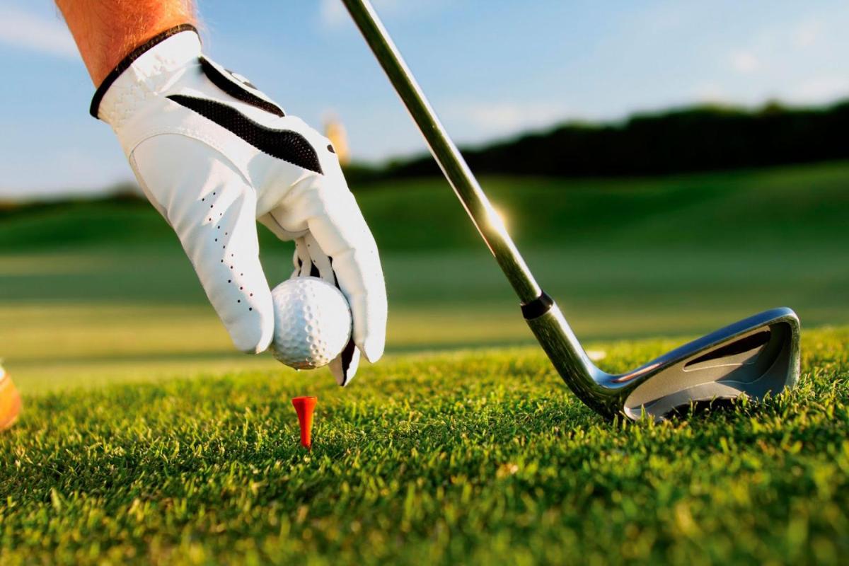 As comodidades de golfe no hotel ou nas proximidades